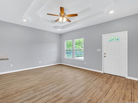 5th image of 246 Ferris Ave