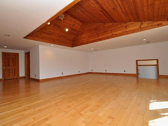 4th image of 163 Warner Dr