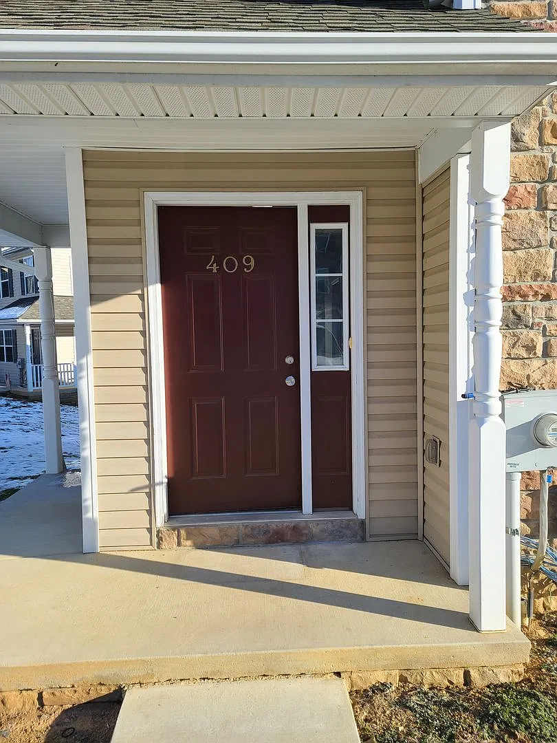 3 Bedroom 2 1/2 Bath Townhome — Photo 1