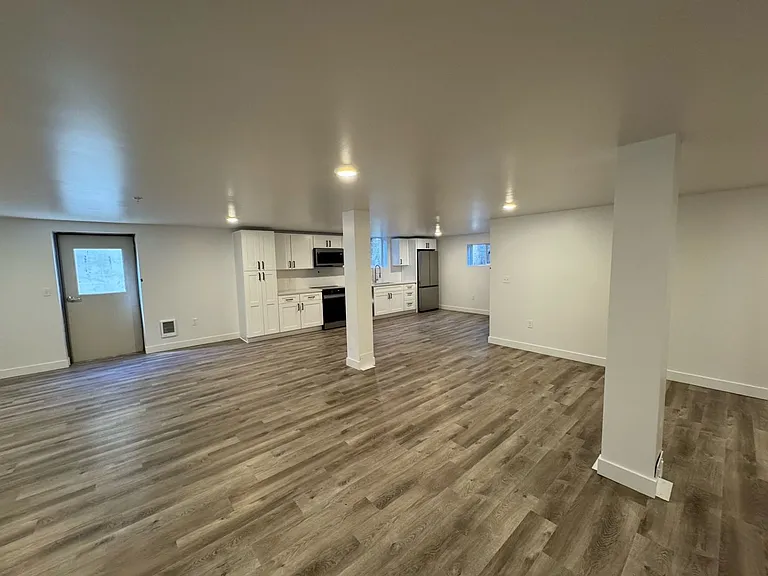 186 N Holly St — Photo 1