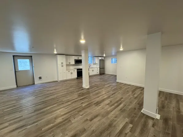 186 N Holly St, Canby, OR 97013