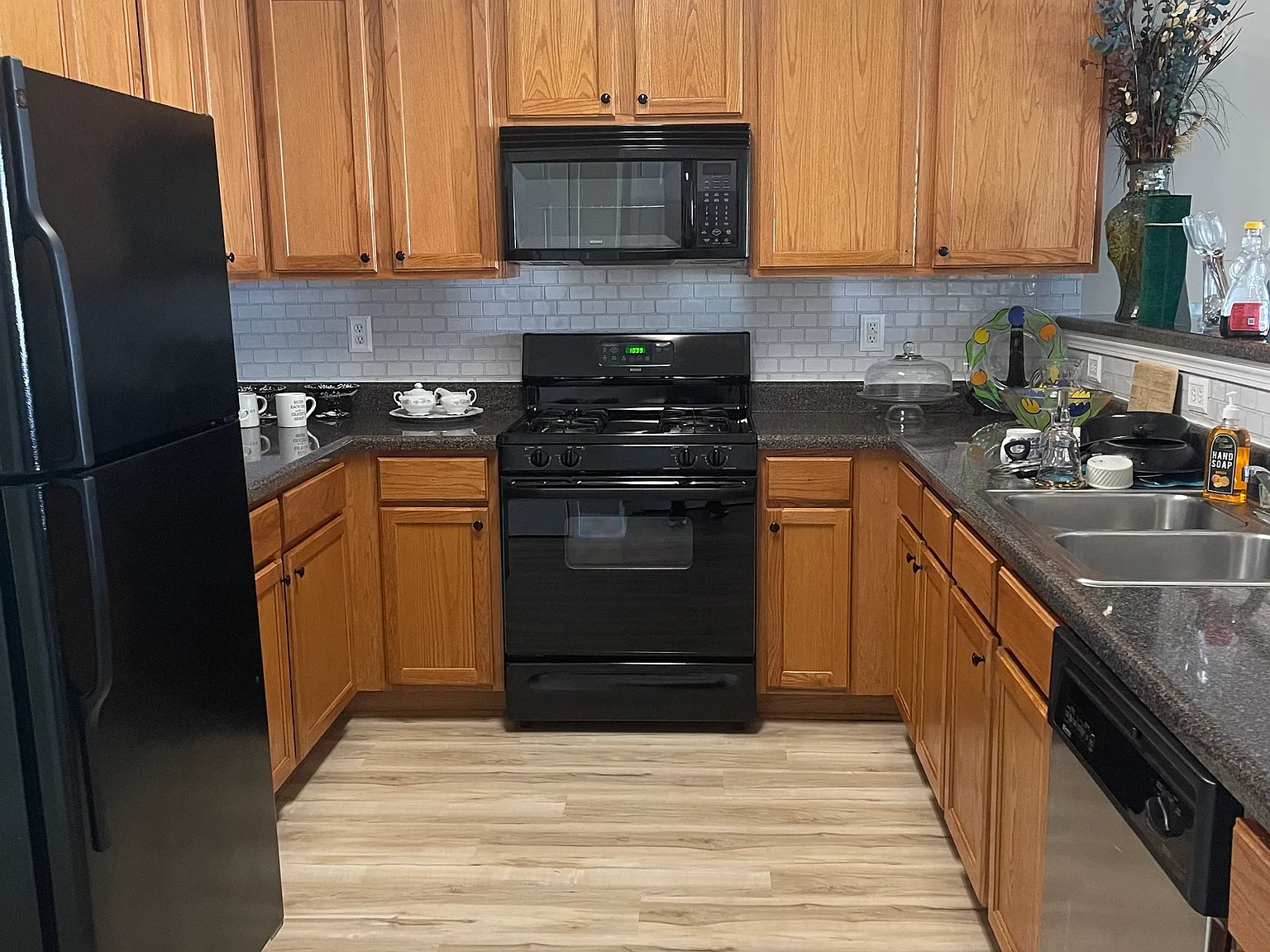 2 bed, 2.5 bath, 1215 sqft, $1,800 — Photo 4