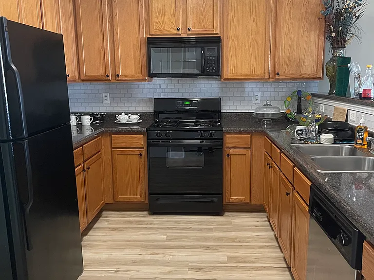 4911 Walden Lake Sq — Photo 4