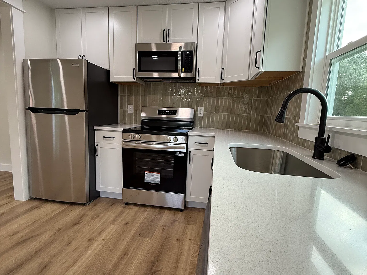 3 bed, 880 sqft, $1,400 — Photo 4