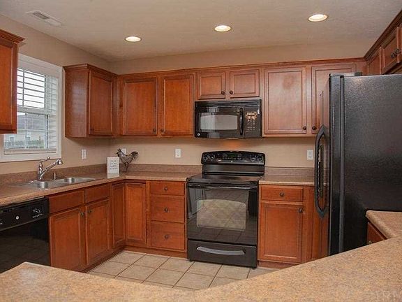 3rd image of 4860 Imperial Dr