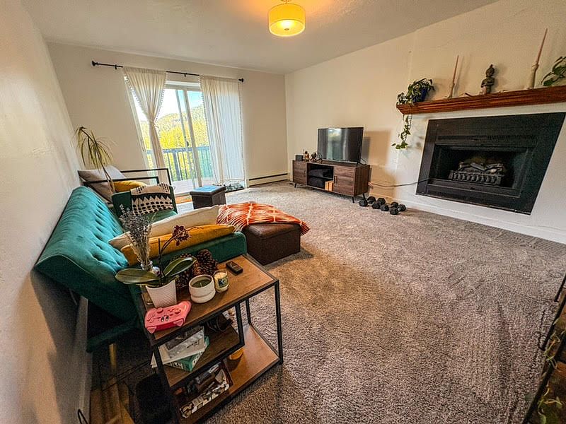Sizable living room w/ room for sizable couch & lots of light.