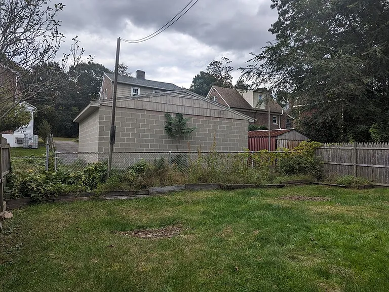 33 Hallock St — Photo 39
