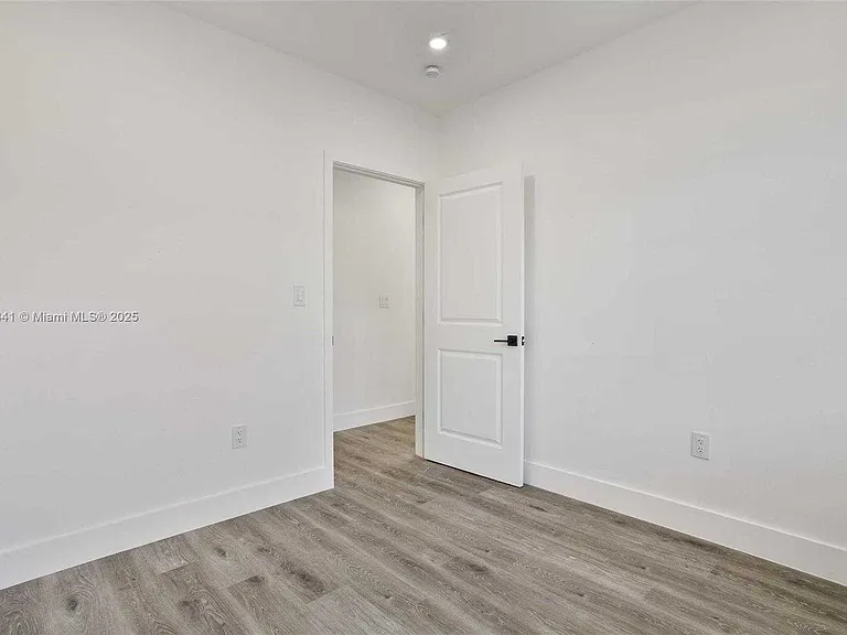 SW 34th Ct — Photo 10