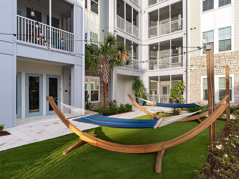 Soltair Cypress Creek Courtyard