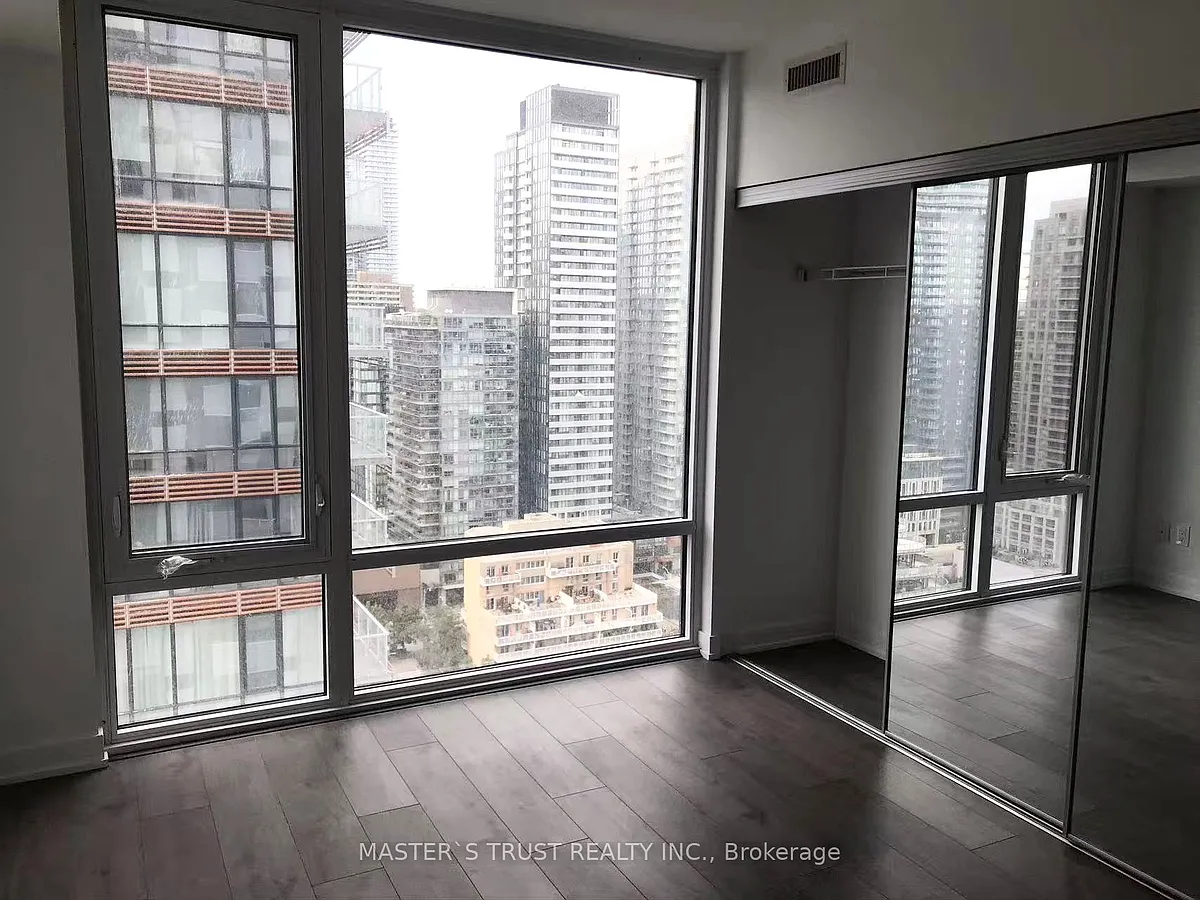 Building Photo - 501 Yonge St #2105