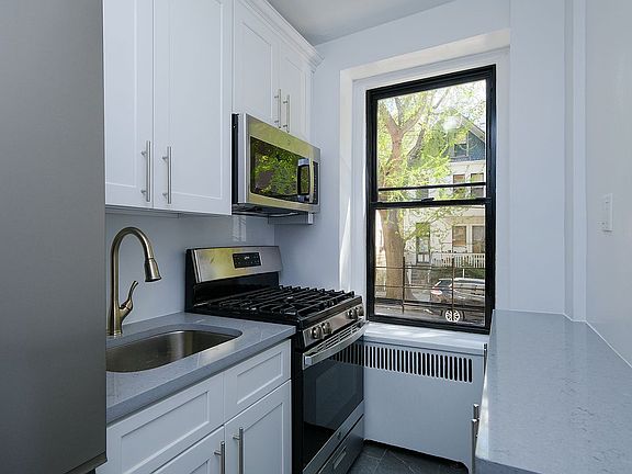 5th image of 2685 Creston Ave APT 1H