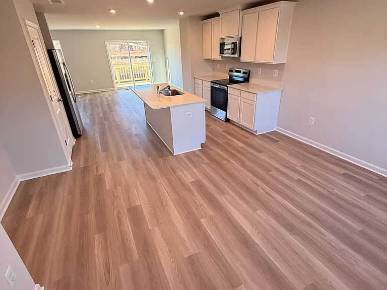 121 Oldfield Dr — Photo 24