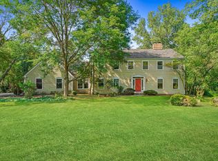 25982 Oak Hills Rd, Lake Barrington, IL 60010