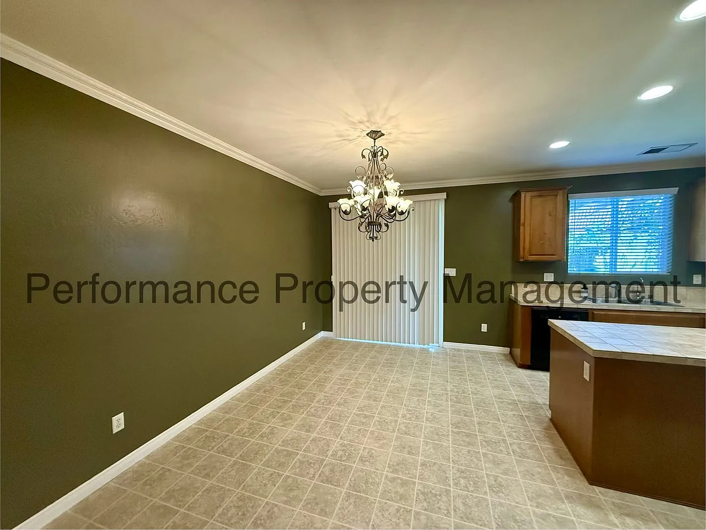 Spacious 4 Bed/2 Bath SW Bakersfield Home w/ Solar, RBP & Deposit Alternative Option — Photo 4