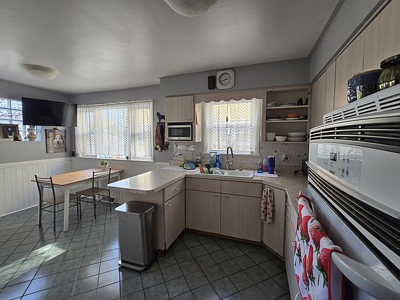 4th image of 6134 W Leland Ave