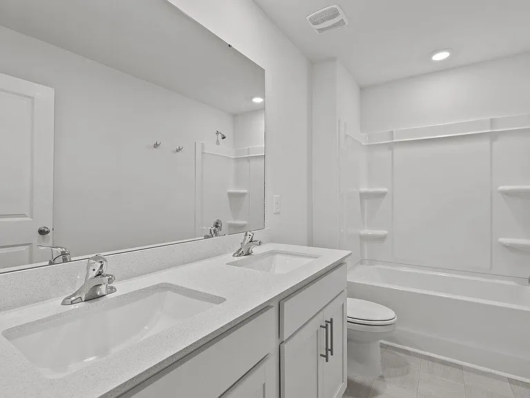 1025 Queensland Ln — Photo 4