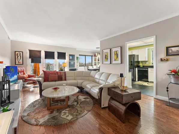 745 Grand Ave APT 505, Saint Paul, MN 55105