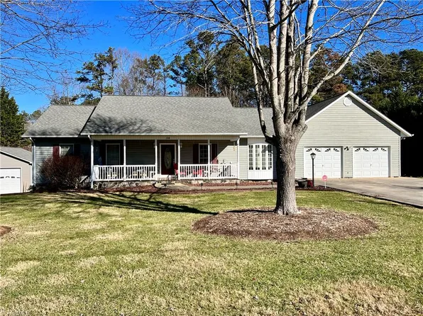 288 Cartpath Rd, North Wilkesboro, NC 28659