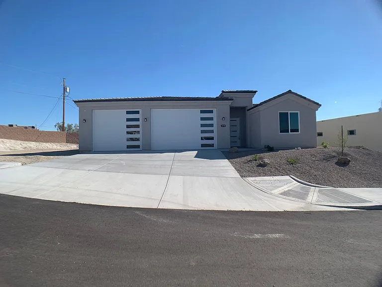 3050 Palisades Dr — Photo 1