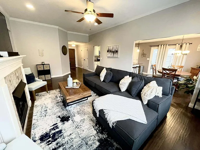 401 E Honey Ln — Photo 4