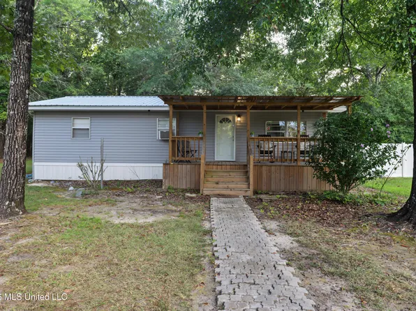 8 Woods Rd, Wiggins, MS 39577