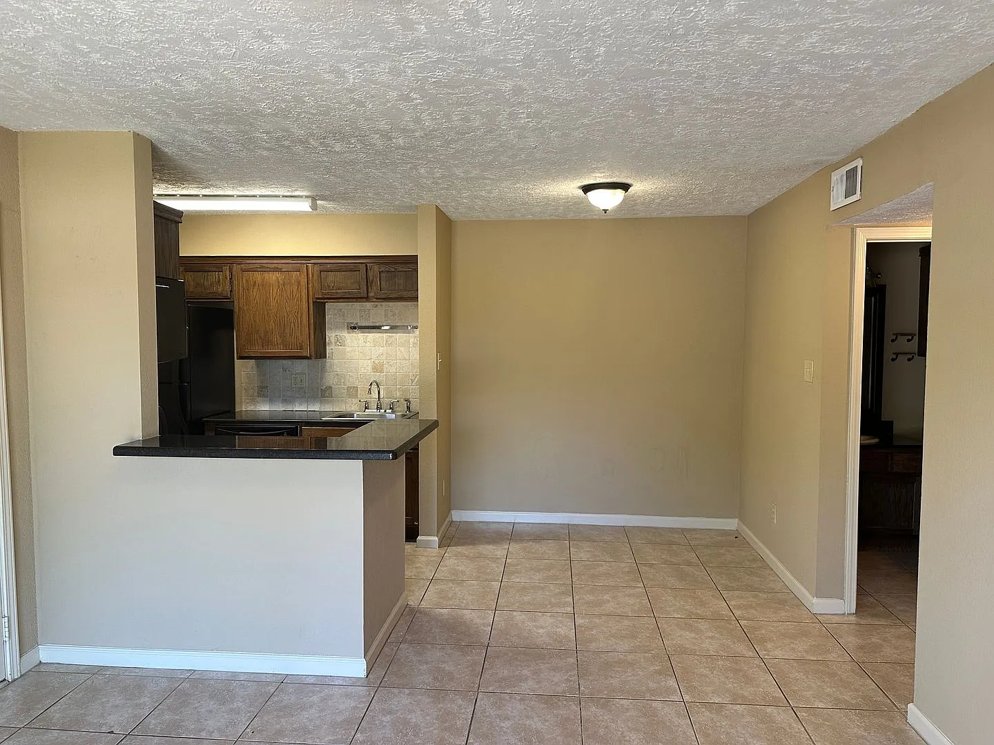 College Station - Cripple Creek Condos - 1 bedroom - 1 bath - pool on site. — Photo 4