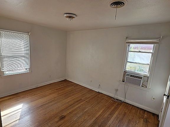 5th image of 3609 S Travis St