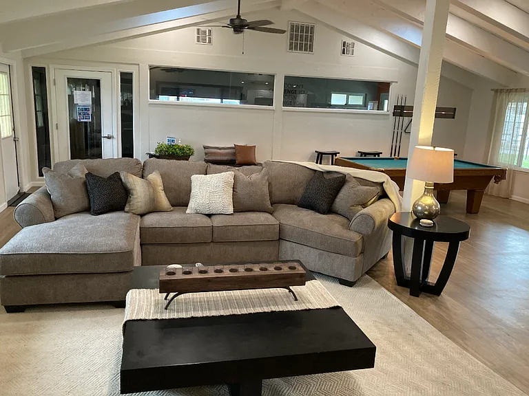 Lassen Villa Apartments — Photo 17