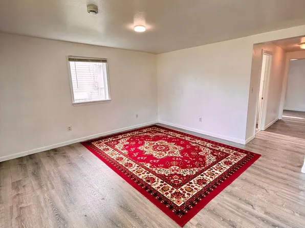 313 N. "E", 313 N E St #1, Aberdeen, WA 98520