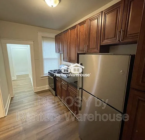 2855 W Cold Spring Ln — Photo 2