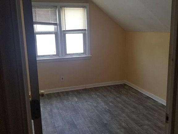 5th image of 76 Park Edge Dr
