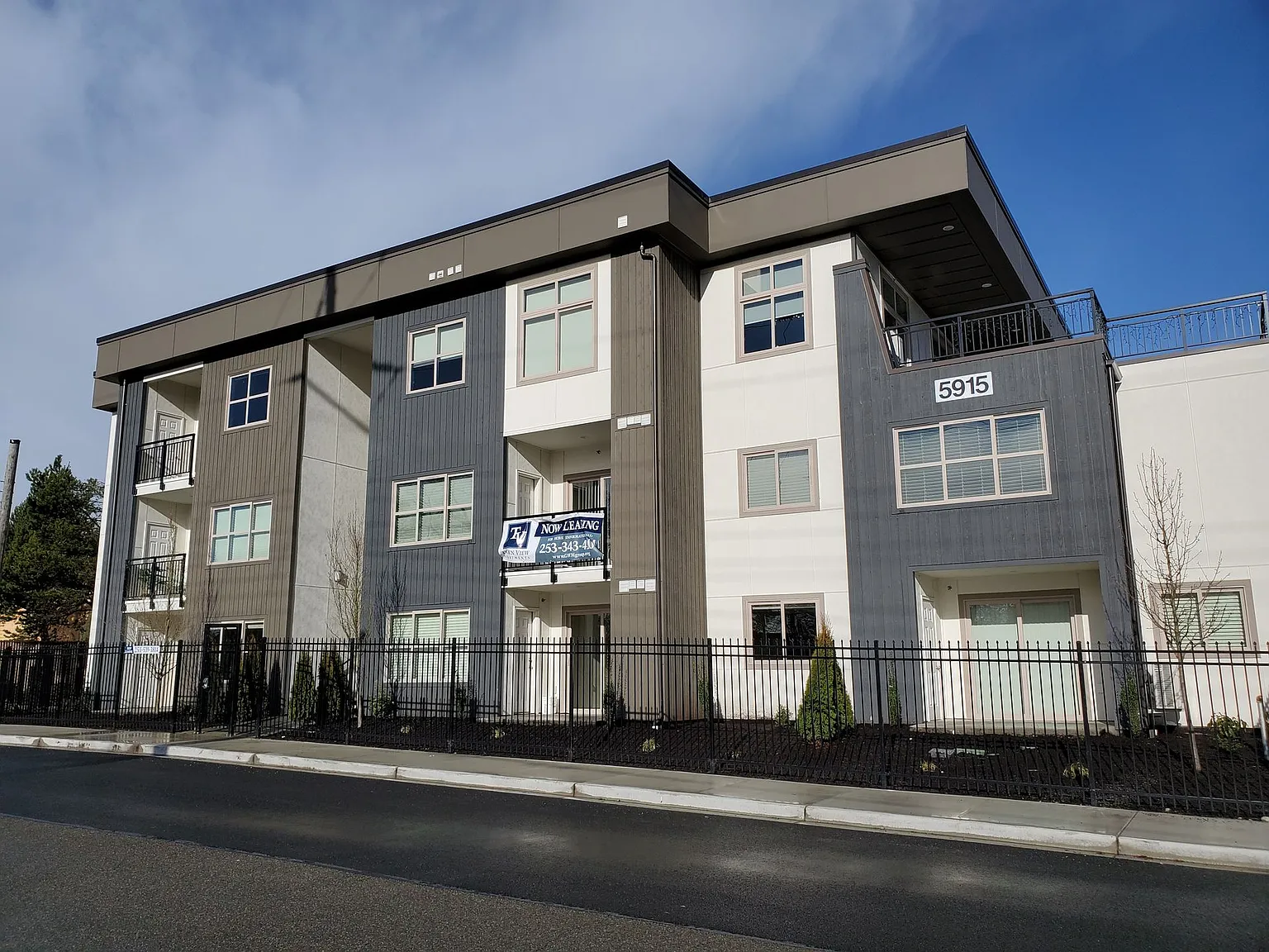 Town View Apartments — Photo 2
