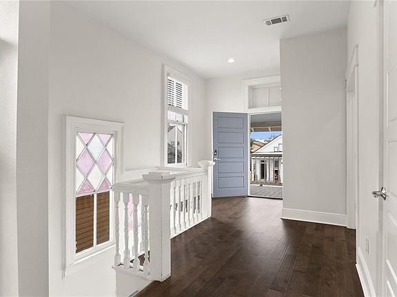 4th image of 4521 La Salle St
