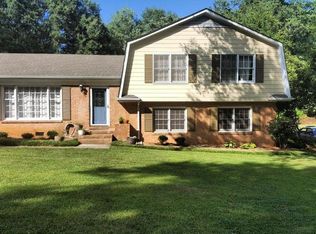 1329 Fox Run Dr, Charlotte, NC 28212