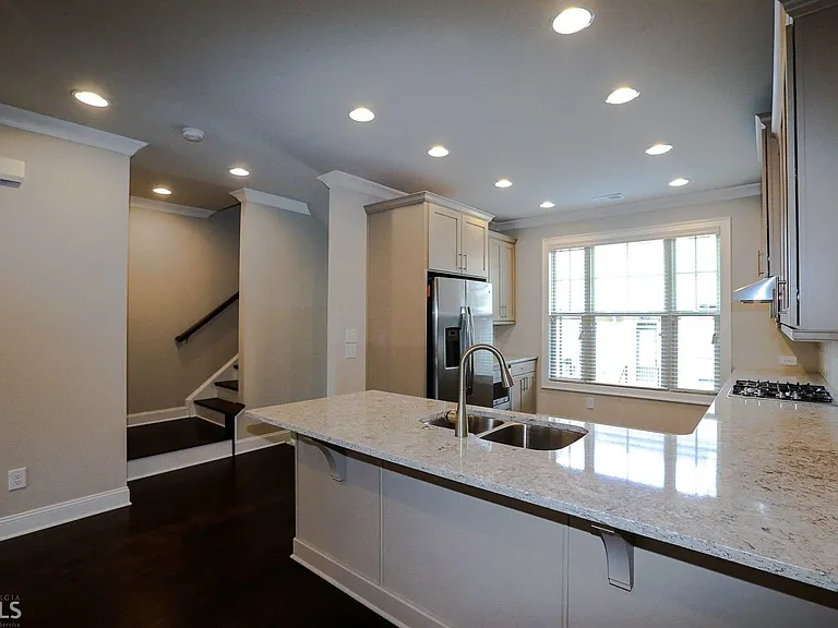 208 Bedford Aly — Photo 12