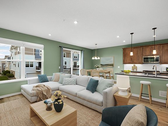 5th image of 887 Roselyn Dr
