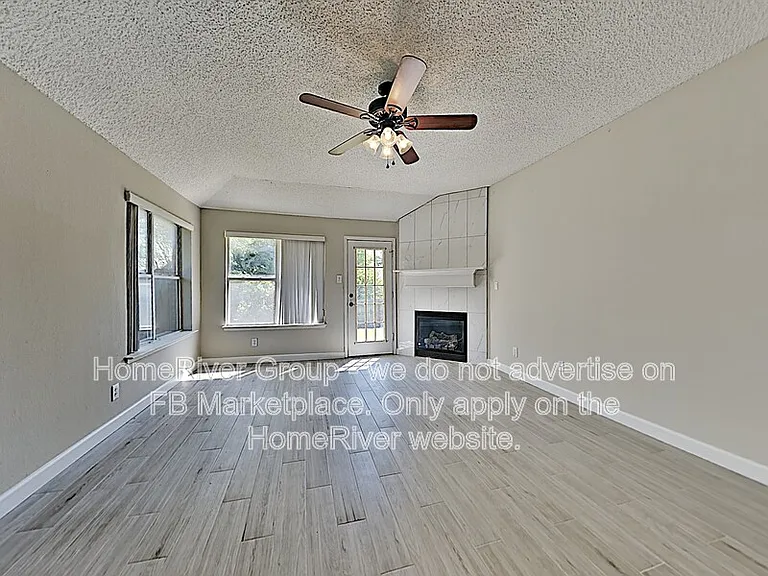 2115 Camelot Dr — Photo 6