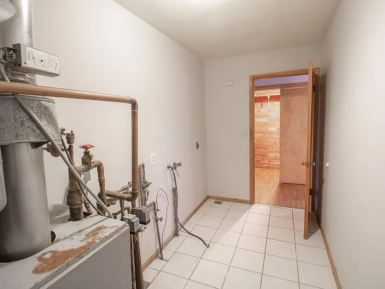 1303 Smiley Ln — Photo 10