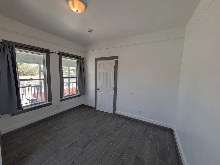386 N Mount Vernon Ave — Photo 11