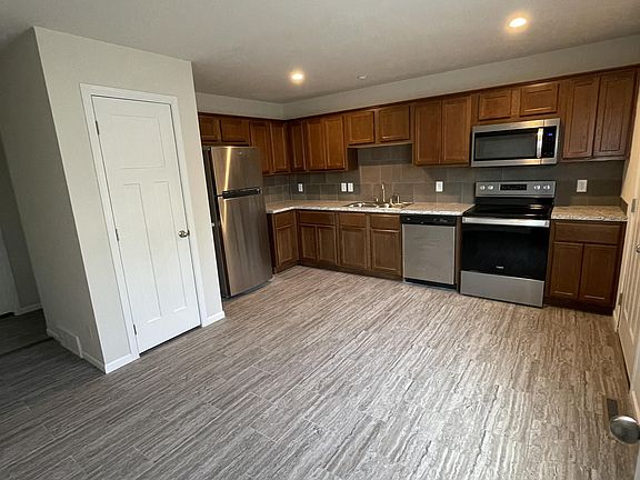 4th image of 929 Park Dr #3