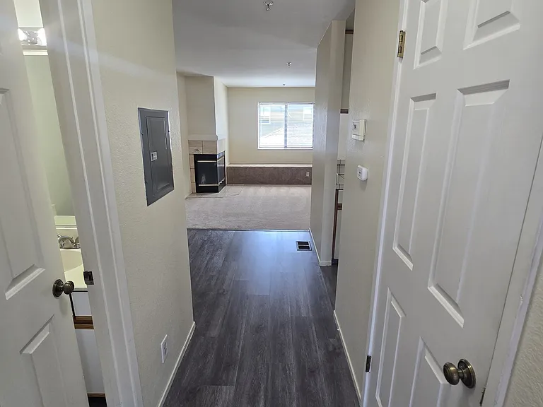 574 Chestnut St #6 — Photo 2
