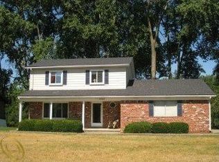 5095 Paula Ave, Clarkston, MI