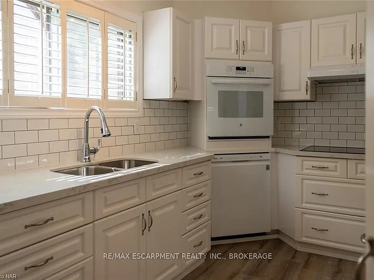 359 Queensdale Ave E #UPPER — Photo 3