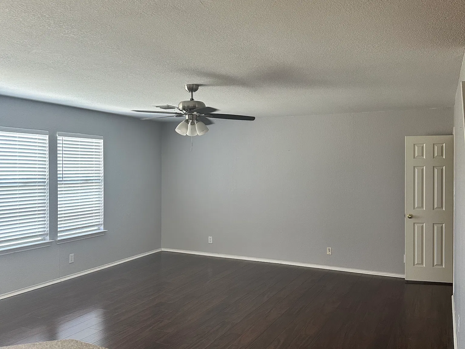 4 bed, 2.5 bath, 2500 sqft, $1,925 — Photo 4