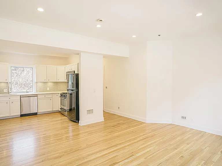 377 1st St — Photo 5
