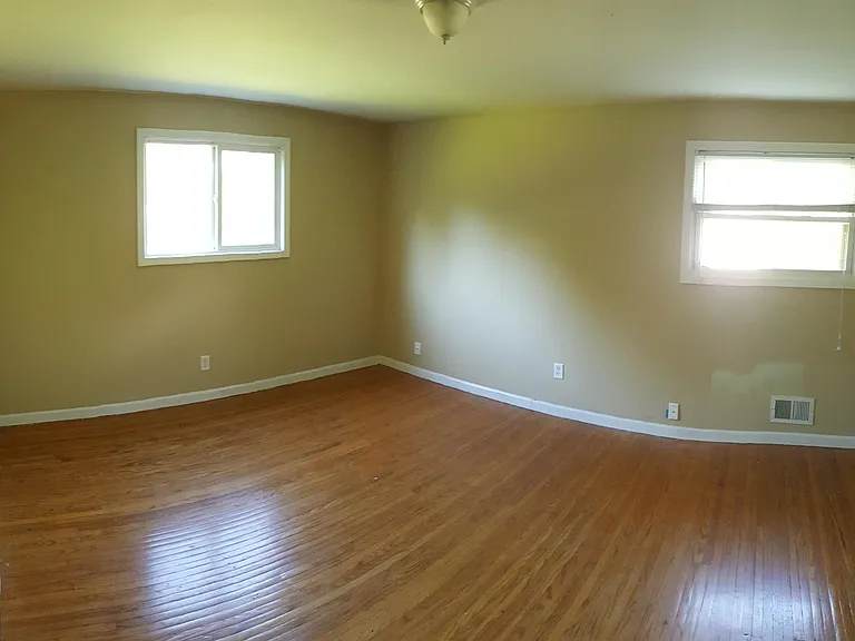 170 Thompson Rd — Photo 8
