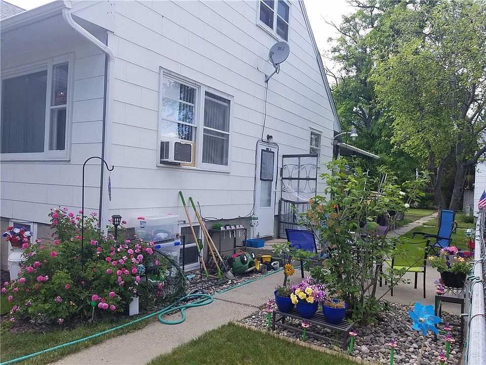 2nd image of 1039 Howard Ave