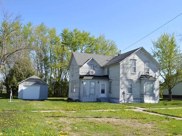107 4th St, Grafton, IA 50440