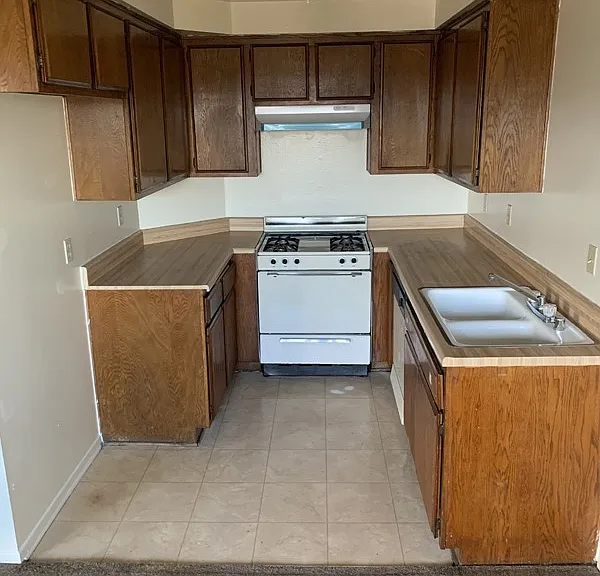 13415 Doty Ave — Photo 16