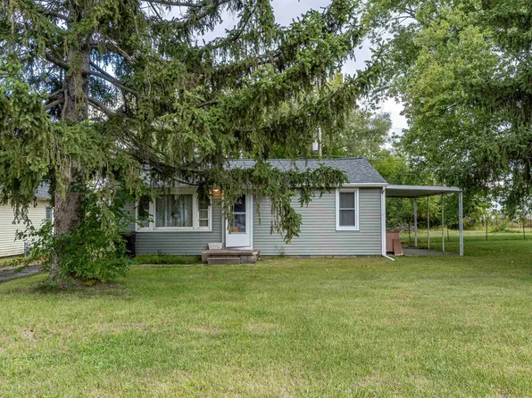 109 W Holly Dr, Washington, IL 61571